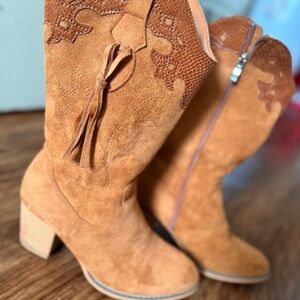 Tan Suede Western Boots